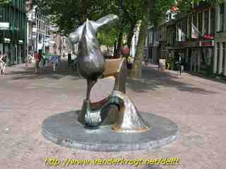 Delft - Kunstwerk op de Burgwal