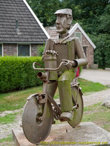 Grolloo -  Boer met melkbus