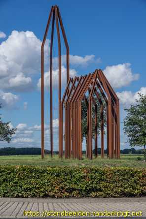 Hoogeveen -  De kerk op de rotonde