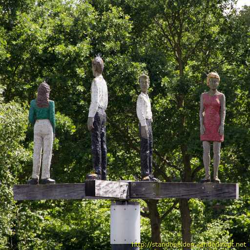 Almere Stad -  Vier figuren in caroussel