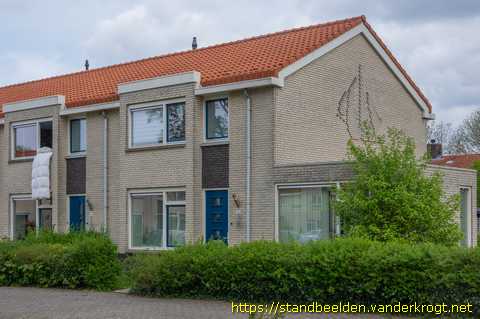 Dronten -  Baksteenreliëfs