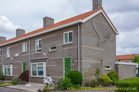 Dronten -  Baksteenreliëfs