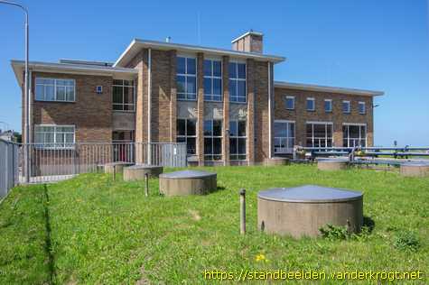 Lelystad -  Gevelreliëf Polder-Dijk-Zee