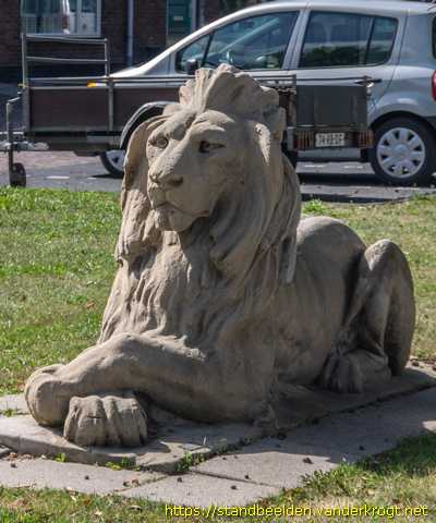 Emmeloord -  Twee Leeuwen