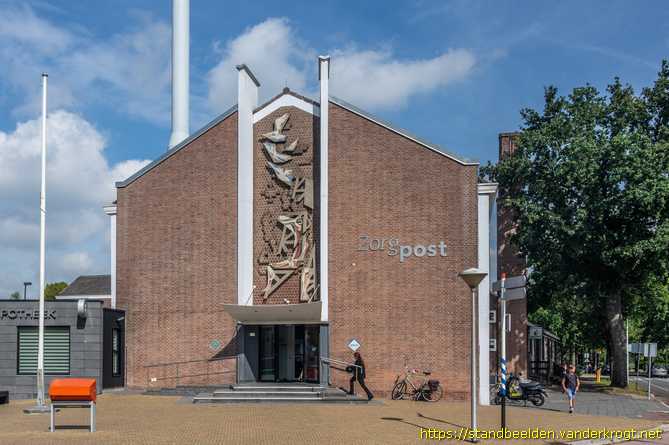 Emmeloord -  Gevelkunst Postkantoor