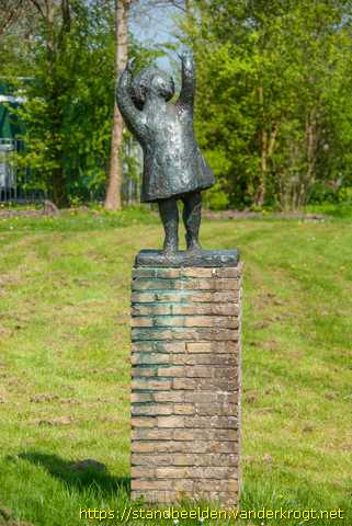 Dokkum -  Dansend meisje
