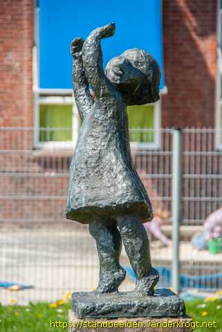 Dokkum -  Dansend meisje