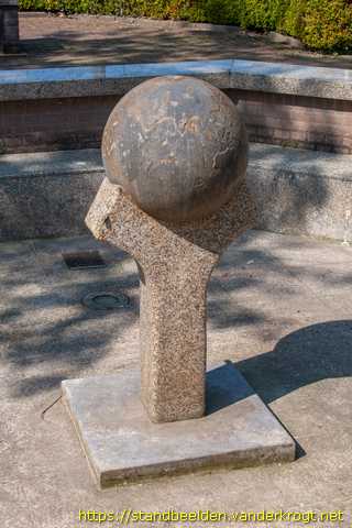 Dokkum -  Globe in Bonifatiuspark
