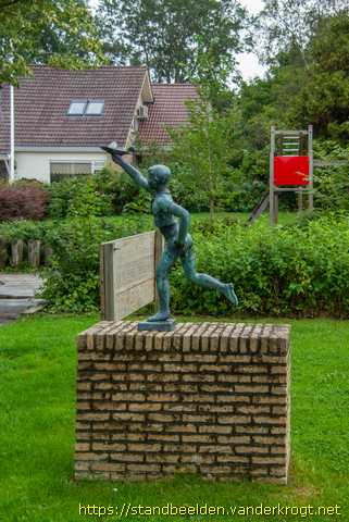 Akkrum -  Jongetje met vliegtuig