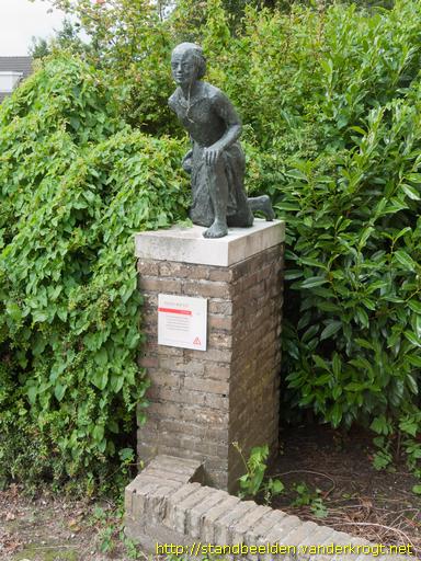 Oosterwolde -  Meisje met bal