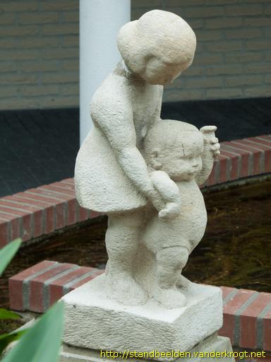 Oosterwolde -  Leentje leerde Lotje lopen <i>of</i> Moeder met kind