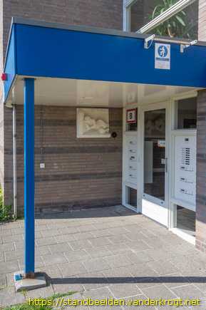 Drachten -  Reliëfs met landbouwberoepen