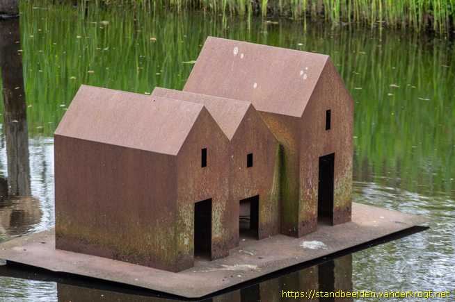 Nijega -  Drie huizen