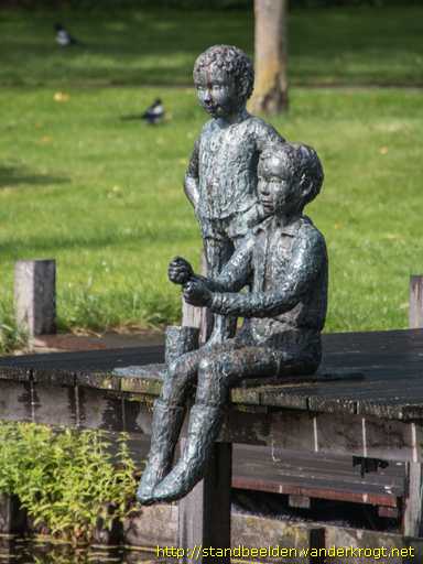 Sneek -  Twee vissende jongetjes