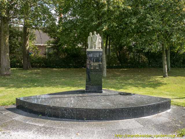 Bolsward -  Monument aan het Marnezijl