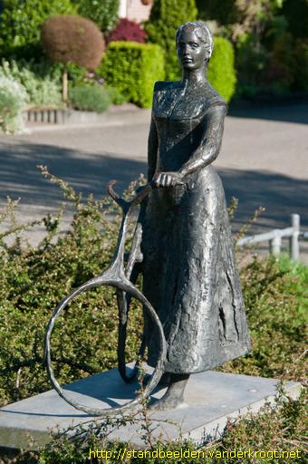 Barneveld -  Meisje met fiets