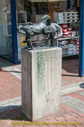 Eibergen -  Spelende jonge paarden <i>of</i> De Paardjes