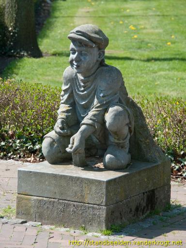 Zelhem -  Knikkerend jongetje