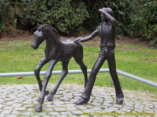 Duiven -  Jongetje met veulen [en hond]