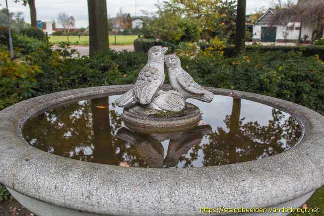 Duiven -  Vogeldrinkbak