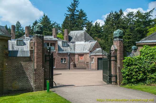De Hoge Veluwe (Otterlo) -  Sint Hubertusreliëfs