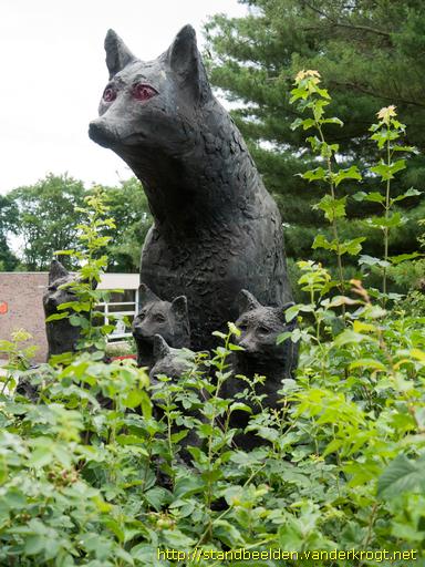 Groesbeek -  Vos met zes jongen