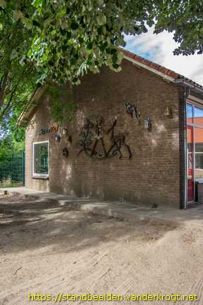 Haalderen -  Meisje met Hert