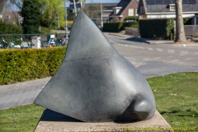 Kerkdriel -  Broedende kip