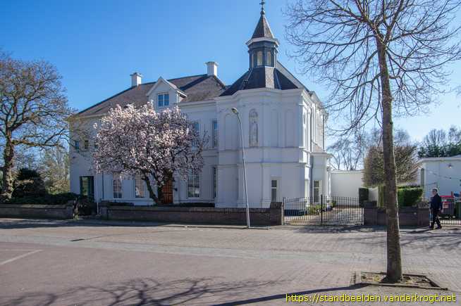 Velddriel -  Sint Jozef met Jezus (en Heilig Hartbeeld)