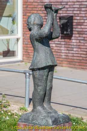 Velddriel -  Meisje met vogel