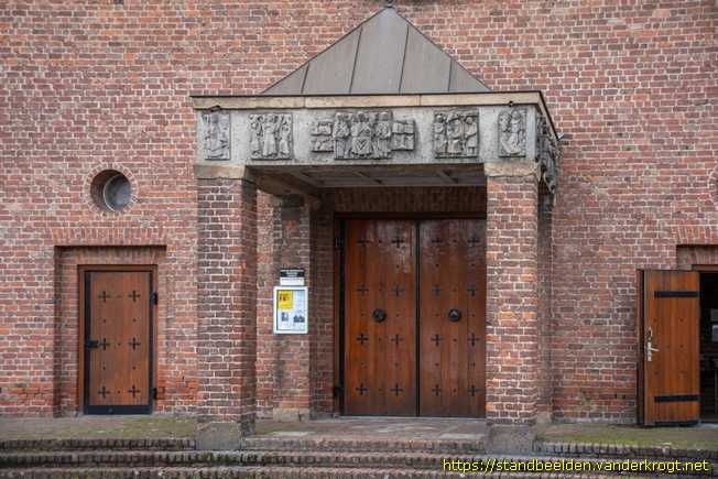 Ammerzoden -  Reliëfs Sint-Williborduskerk
