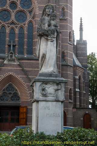 Nijmegen -  Maria met kind