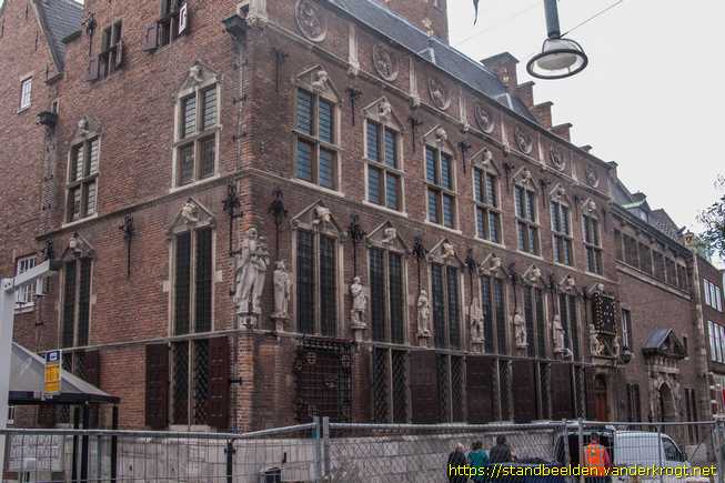 Nijmegen -  Medaillons met deugden