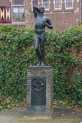 Tiel -  Krijger voor hij dodelijk getroffen wordt