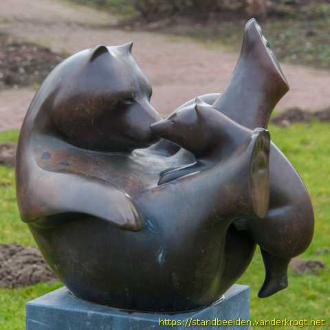 Tiel - Beer met jong