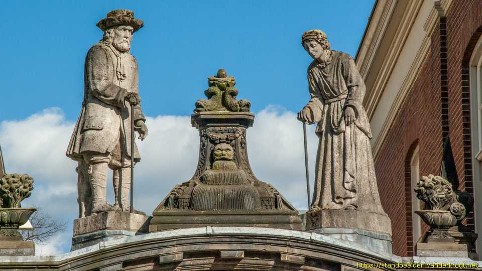 Zutphen -  Oude man en vrouw