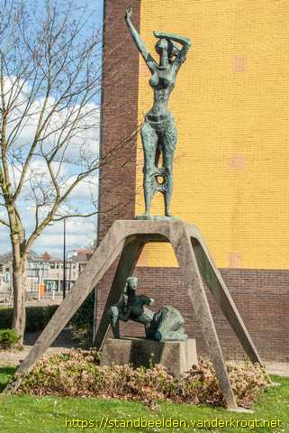 Zutphen -  Monument voor de wederopbouw