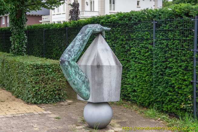 Warnsveld -  Arm en geometrische vormen