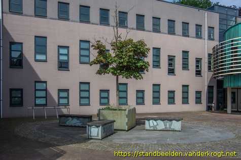 Bedum -  Vier banken Walfridus - Vis - Zwaan - Koe