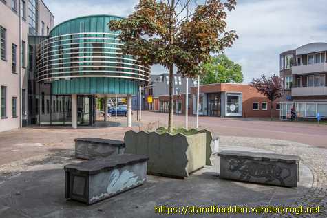 Bedum - Vier banken Walfridus - Vis - Zwaan - Koe