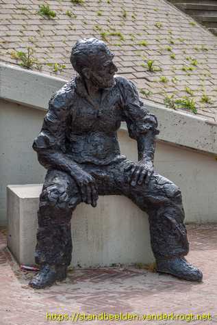 Delfzijl -  Bootwaarker 'Eem Poesten'
