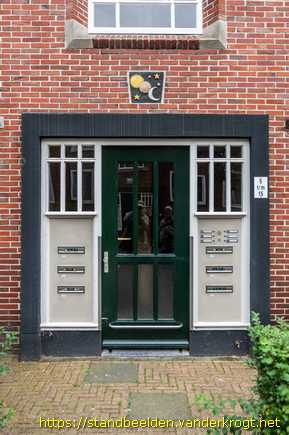 Groningen -  Portiekdecoratie Tekens van de Dierenriem Lauwersstraat