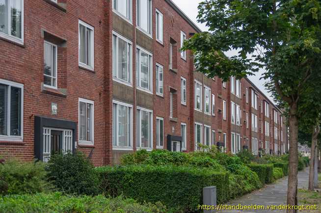 Groningen -  Portiekdecoratie Tekens van de Dierenriem Lauwersstraat