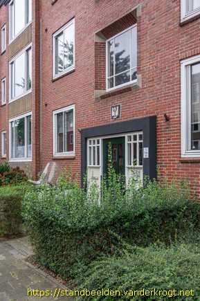 Groningen -  Portiekdecoratie Tekens van de Dierenriem Amstelstraat