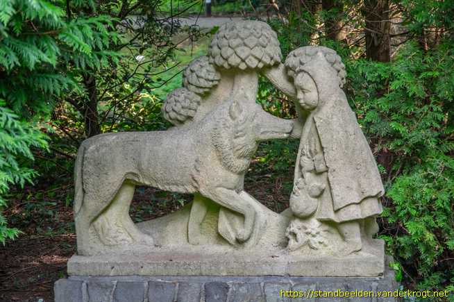 Stadskanaal -  Roodkapje en de wolf