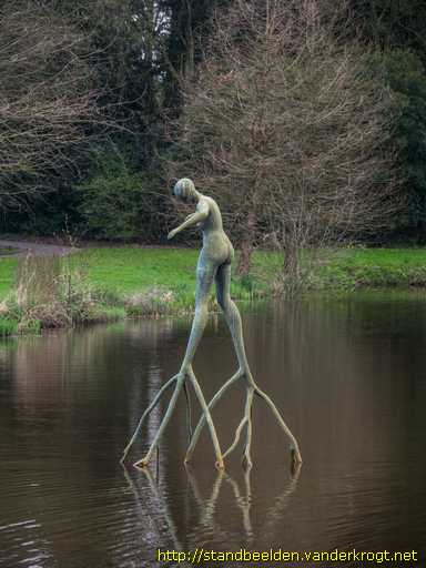 Winschoten -  Vrouw op takken