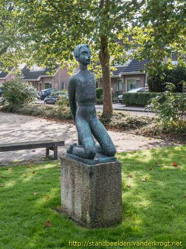 Winsum -  Knielende jongen