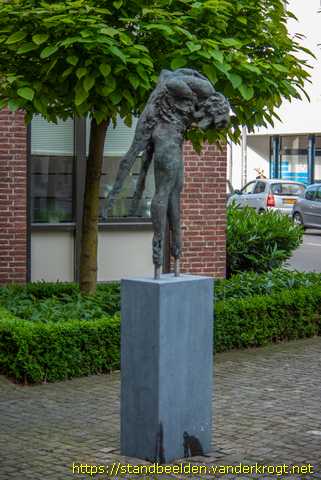 Maastricht -  Thanatos draagt zijn tweelingbroer Hypnos