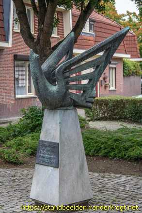 Maastricht -  Opvliegende vogel