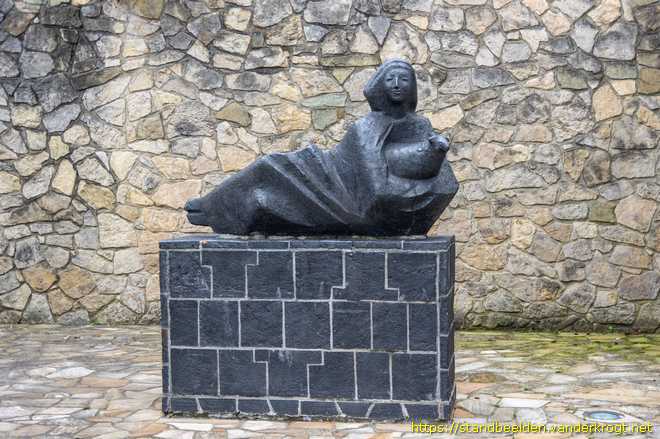 Bunde -  Sint Agnes met lam